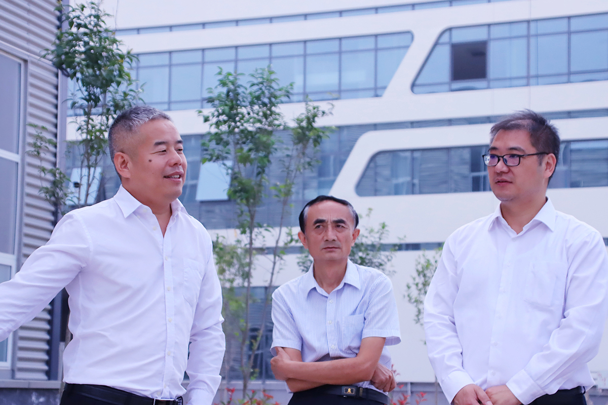 青島科技大學副校長李志波教授到山東海迪科參觀調(diào)研03.jpg